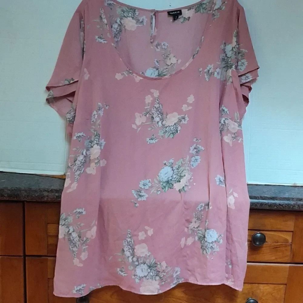 Torrid Flouncy Sleeved Baby Doll Blouse....Size 4X